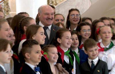 Александр Лукашенко - 100-летний юбилей у пионерского движения: ребята приезжали во Дворец Независимости и общались с Президентом – самые яркие моменты - ont.by - Белоруссия