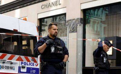 Алесь Цвирк - В Париже сегодня дерзко ограбили ювелирный бутик Chanel на миллионы евро (видео) - lenta.ua - Украина - Париж
