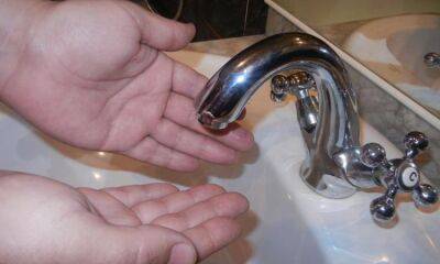 Опасно ли сейчас чистить зубы и мыть фрукты водой из-под крана: в КГГА дали разъяснение - politeka.net - Украина - Киев