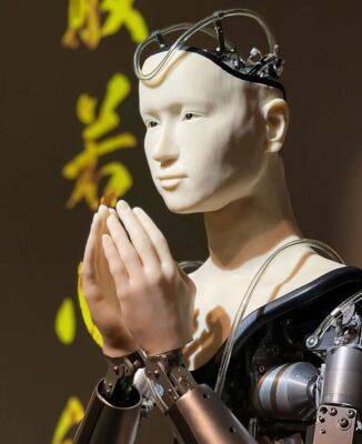 Робот стал проповедовать учение Будды в японском храме - lenta.ua - Украина - Англия - Япония