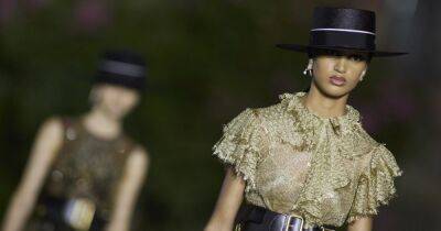 Christian Dior - Испанская страсть: Dior под звуки фламенко представил роскошную круизную коллекцию 2023 - focus.ua - Украина - Париж - Испания