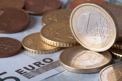 Средний курс евро со сроком расчетов "завтра" по итогам торгов составил 58,7847 руб. - smartmoney.one