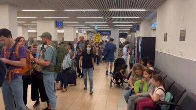 Очереди в Бен-Гурионе, хаос в зарубежных аэропортах: отменены тысячи рейсов - vesty.co.il - Англия - Израиль - Brussels