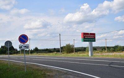 На границах с Украиной Беларусь размещает деревянные муляжи танков - korrespondent - Россия - Украина - Белоруссия - район Украиной