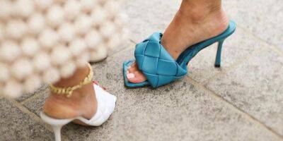 Stella Maccartney - Крошечный каблук и квадратный носок. Трендовая обувь, без которой не обойтись модницам этим летом - nv.ua - Украина