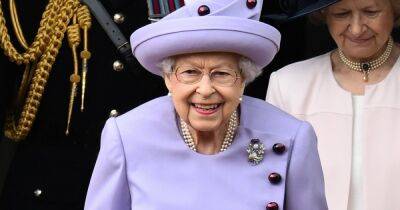 Елизавета II - Никола Стерджен - принц Эдвард - Елизавета II появилась на публике в новом сиреневом наряде - focus.ua - Украина - Англия - Шотландия