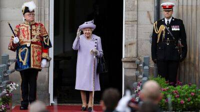 Елизавета II - Елизавета Королева - принц Эдвард - Королева Елизавета II приняла участие в военном параде в Эдинбурге - rbnews.uk - Шотландия