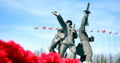 После событий у памятника советским воинам оценивались действия нескольких педагогов в Риге - rus.delfi.lv - Россия - Украина - Рига - Латвия