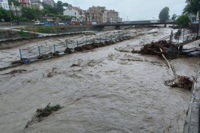 Повтор катастрофы 2021 года: север Турции страдает от масштабного наводнения - unn.com.ua - Украина - Киев - Турция