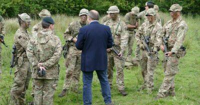 Бен Уоллес - Британське МО показало, як готує солдатів для ЗСУ на базах в Англії (відео) - focus.ua - Украина - Росія - Англія