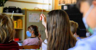 Рижские школьники могут получить 50 евро к началу учебного года – как это сделать? - rus.delfi.lv - Латвия