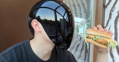 Ким Кардашьян - Демна Гвасалия - Блогер показал, как купить бургер в инопланетной маске от Balenciaga - focus.ua - США - Украина - Париж