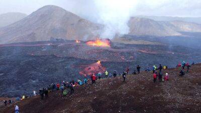 Десятки тысяч человек пришли увидеть извержение вулкана в Исландии - unn.com.ua - Украина - Киев - Исландия - Рейкьявик