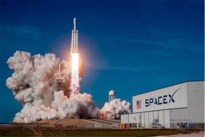 SpaceX отримала ліцензію на запуск секретних військових супутників за допомогою ракети Falcon Heavy - bin.ua - США - Украина