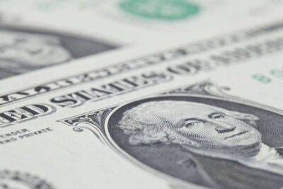 Средний курс доллара США со сроком расчетов "завтра" по итогам торгов составил 61,3726 руб. - smartmoney.one - США