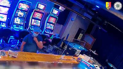 Чехия - Полиция Праги разыскивает незадачливого грабителя казино: видео - vinegret.cz - Чехия - Прага