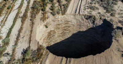 В Чили образовалась огромная дыра в пустыне: причины ее появления пока не известны (фото) - focus.ua - Украина - Канада - Чили - Сантьяго