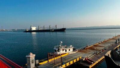 Зранку з порту «Чорноморськ» вирушили три судна з українським збіжжям - bin.ua - Украина - місто Одеса