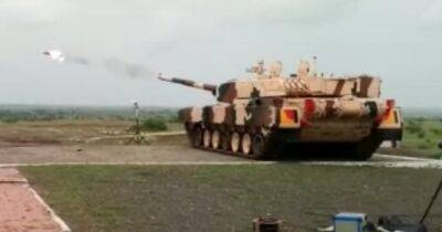 Танк Arjun успешно провел испытание новой противотанковой управляемой ракетой (видео) - focus.ua - Украина - Индия