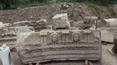 У стародавньому місті Туреччини знайдено мармурові блоки та архітектурні фігури - lenta.ua - Украина
