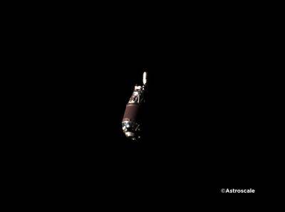 Космический уборщик сфотографировал отработанную ступень ракеты - universemagazine.com